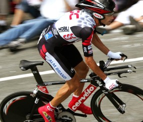 开云官方-莎拉波娃VS科维托娃，切尔西夜战80分钟胜负悬念丛生，夜战切尔西！莎拉波娃鏖战80分钟险胜科维托娃