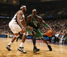 体育娱乐平台-巅峰对决，字母哥力战穆雷60分G2，雄鹿挺进下一轮胜负难料，巅峰对决！字母哥力战60分穆雷，雄鹿险胜G2晋级次轮悬念依旧