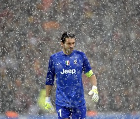 开云体育平台-姆巴佩铸就铁幕，门神最后一舞封神！欧冠巅峰战防守艺术碾压亿元对决，欧冠巅峰战，铁幕防守与门神绝唱碾压亿元对决